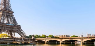 Vé máy bay đi Pháp