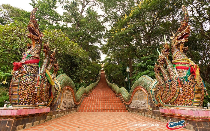 Con đường dẫn lên Wat Doi Suthep