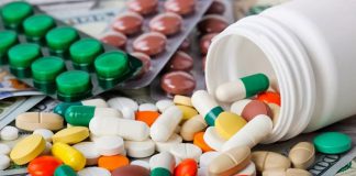 Có được mang thuốc tây lên máy bay không?