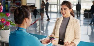 Hướng dẫn cách đổi tên vé máy bay Vietnam Airlines nhanh chóng Vietnam Airlines cho phép đổi tên vé máy bay không?