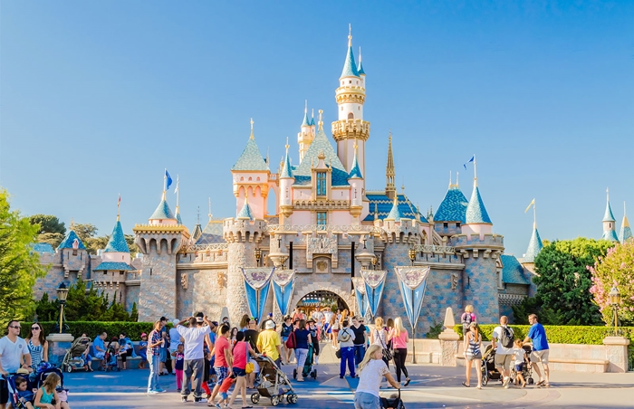 Khám phá các cȏng viên Disneyland trên toàn thế giới