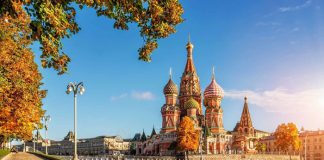 Tháng 8 nên đi du lịch nước nào lý tưởng nhất? Du lịch tháng 8 ở châu Âu - Ghé Matxcova xem mùa thay lá